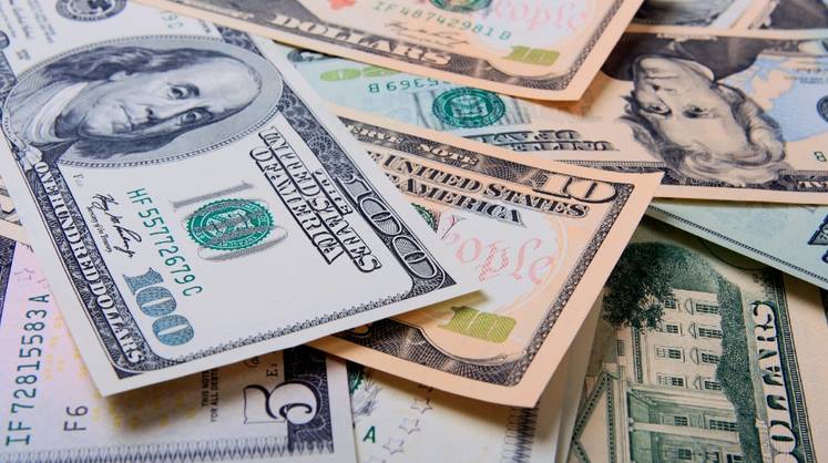 Курс доллара на торгах Мосбиржи резко поднялся до 93,53 рубля