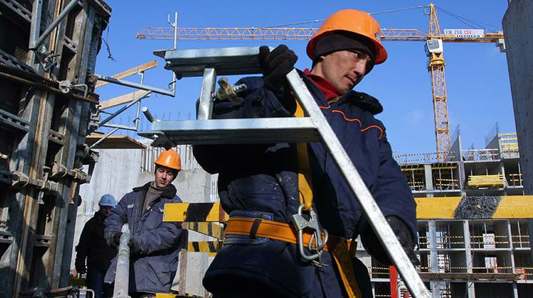 Компании Москвы со штатом более 250 человек могут привлекать мигрантов – министр правительства столицы Пуртов