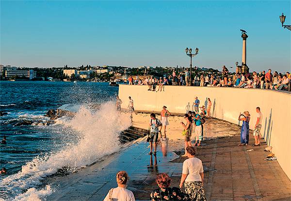 В 2016 году Крым посетили 5,6 млн туристов, что лишь немного не дотягивает до показателя 2013 года (5,9 млн) 13-06.jpg ОЛЕГ СЛЕПЯН