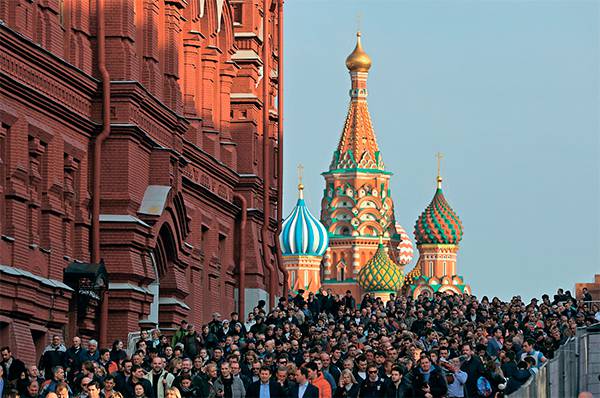 Акция в память о жертвах теракта в метро Санкт-Петербурга «Питер, мы с тобой!» в Москве 13-05.jpg ТАСС