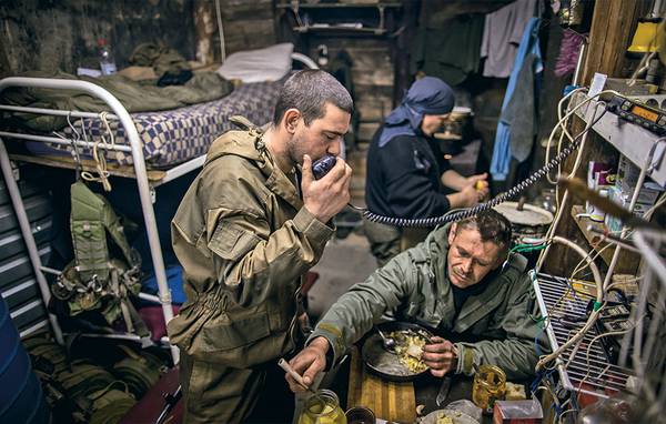 Минеральное, Ясиноватский район, март 2017 года. Бойцы бригады «Восток» (ныне — в составе вооруженных сил ДНР) в бункере на линии фронта 034_rusrep_05-2.jpg Дмитрий Беляков