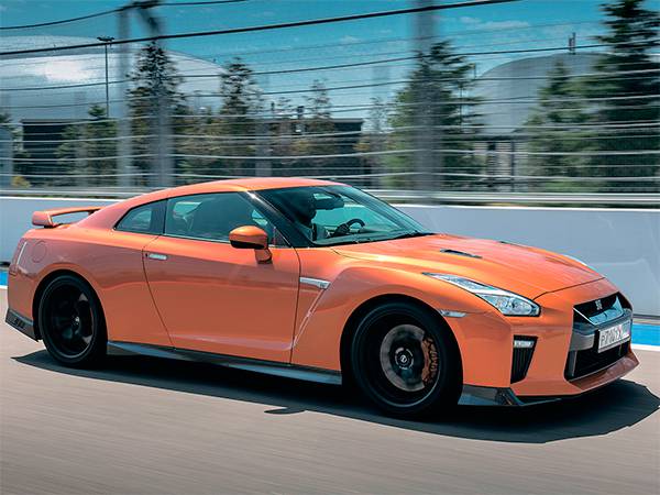 Обновленный спорткар Nissan GTR стал еще мощнее, мотор в 555 л. с. позволяет машине разгоняться до 100 км/ч менее чем за три секунды 65-10.jpg ПРЕДОСТАВЛЕНО КОМПАНИЕЙ NISSAN