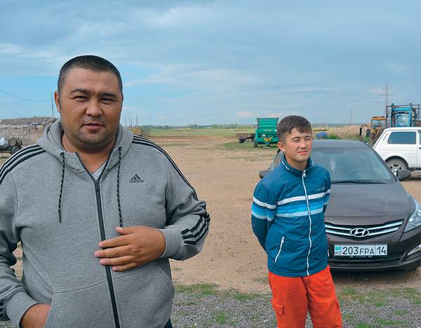 Жанат Альжанов держит хозяйство в пятьсот голов скота. Майский район Павлодарской области 034_rusrep_17-1.jpg Ольга Тимофеева 