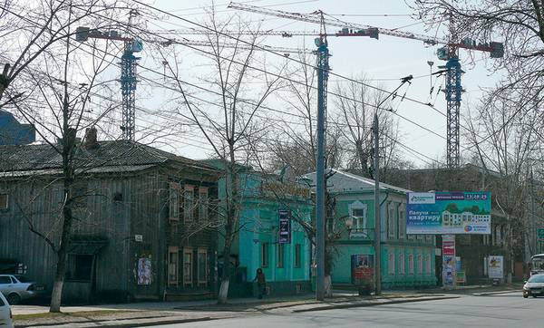 Томские градозащитники пытаются отстоять центральную часть города, где расположены уникальные памятники деревянного зодчества. Девелоперы же объявляют о намерениях «строить не только на окраинах» 030_rusrep_19-1.jpg Роман Петрушин