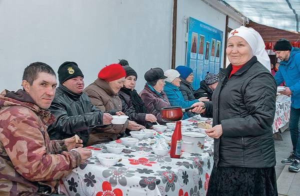 Лариса Грехова из автобуса «Милосердия»: «Хорошие люди к нам сюда приходят, только павшие» 024_rusrep_21-1.jpg Православная Служба Милосердия/ Отдел социального служения Екатеринбургской епархии 