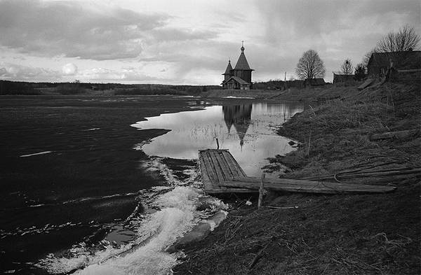 Храм Рождества Богородицы был построе на месте сгоревшего в 1977 году. Строительство началось  в 2001 году, в 2005-м Аркадий принял хиротонию и стал в нем священником. Май 2013 066_rusrep_07-1.jpg Екатерина Соловьева