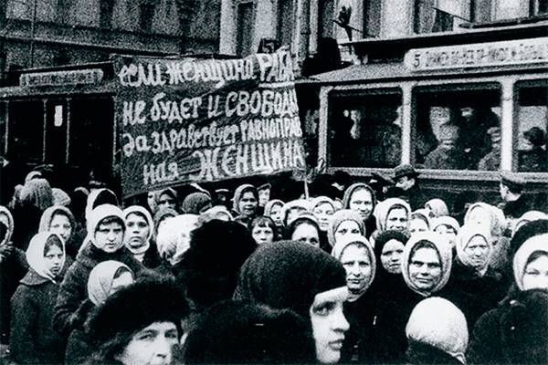 Демонстрация с требованием избирательных прав для женщин во время Февральской революции в Петрограде 60-03.jpg 