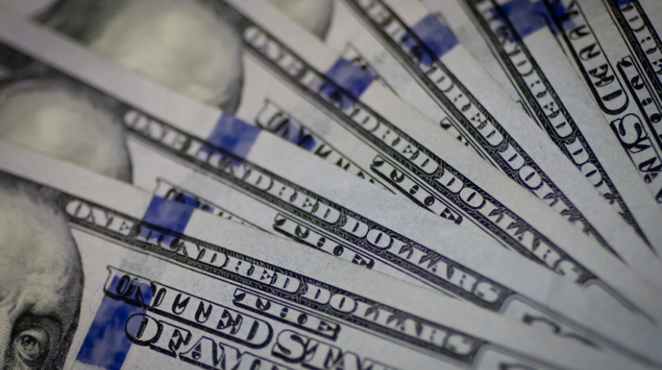 Курс доллара получает все