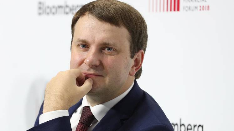 Курс доллара: Орешкин посоветовал, что делать россиянам