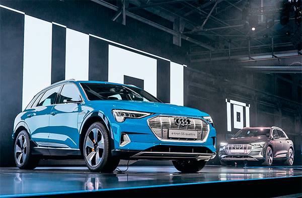 Новый полностью электрический кроссовер Audi E-tron вместителен и комфортен не хуже автомобилей с традиционными двигателями, запас хода от одной зарядки у него составляет 400 км 80-04.jpg ПРЕДОСТАВЛЕНО КОМПАНИЕЙ AUDI