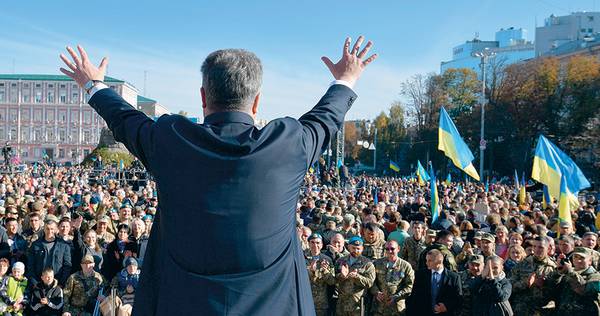 Киев. Софийская площадь на праздник Покрова. Петр Порошенко во время массовой молитвы «за Украину, ее армию и единую поместную церковь»  026_rusrep_21-1.jpg Николай Лазаренко/пресс-служба президента Украины/ТАСС