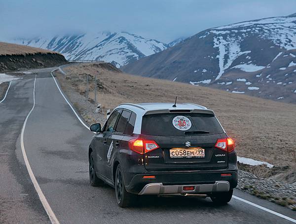 Новенькая Suzuki Vitara, подаренная нам на пару недель партнерами, на пути к Эльбрусу 054_rusrep_21-2.jpg Мария Фигура