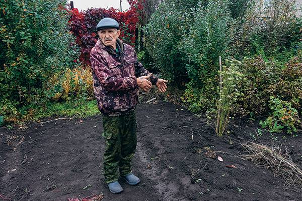 64-летнего пенсионера Игоря Трошева из Перми приговорили к году лишения свободы условно за кусты мака, выросшие у него в огороде после того, как он купил и завез на участок новый грунт 018_rusrep_22-2.jpg Максим Кимерлинг/ТАСС; 