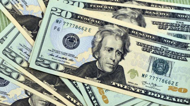 Курс доллара придется обвалить