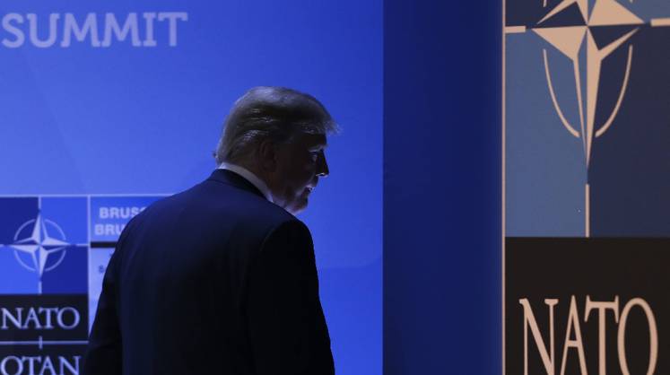 NYT: Трамп обсуждал идею выхода США из НАТО