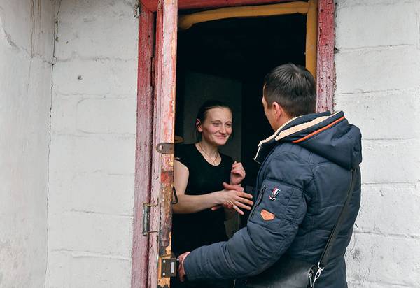 Дом в Старомихайловке, где живет многодетная семья, получатели помощи 033_rusrep_04-1.jpg Виктор Антонюк 