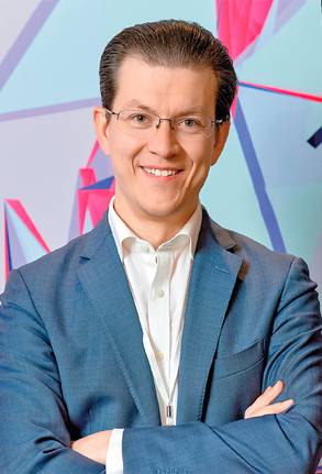 ПРЕДОСТАВЛЕНО ПРЕСС-СЛУЖБОЙ МКБ Заместитель председателя правления Московского кредитного банка Сергей Путятинский