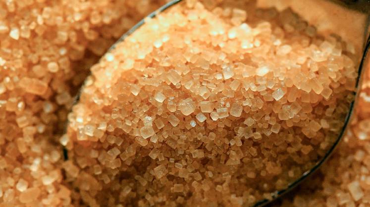 Миф или факт: коричневый сахар полезнее белого?