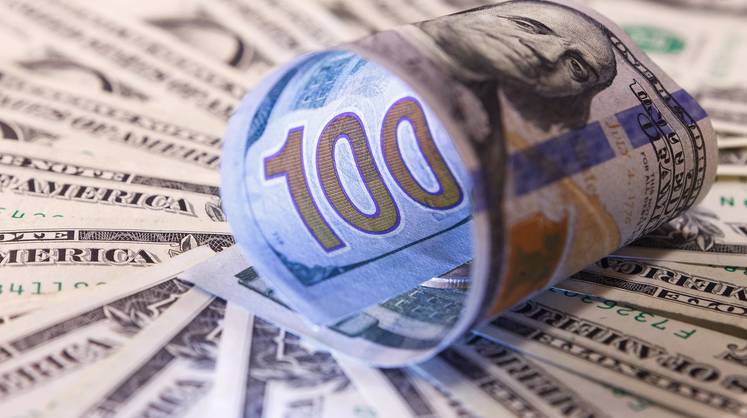 Курс доллара перешел к фронтальному падению