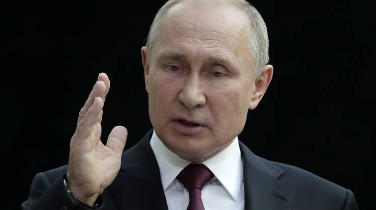 Путин: российский флаг над Курилами спущен не будет