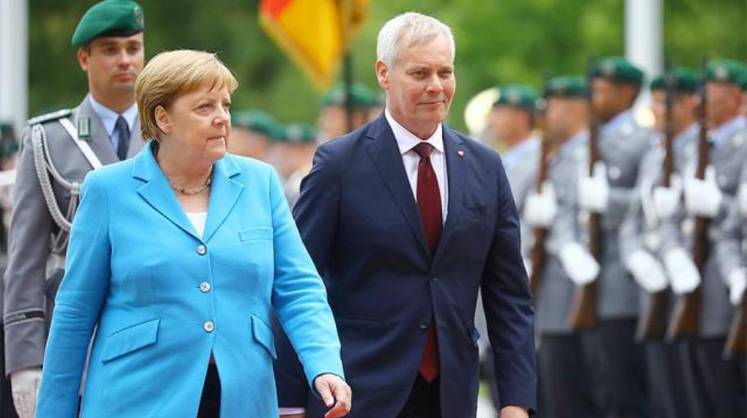 Меркель в третий раз испытала приступ дрожи на публике