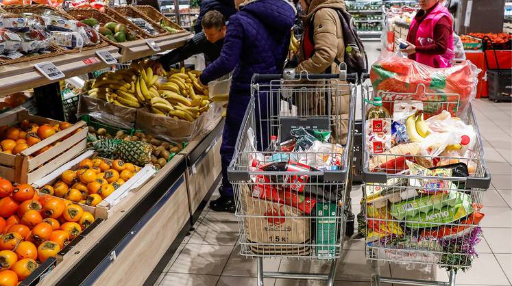В Сбербанке выяснили, сколько россиян экономят на продуктах