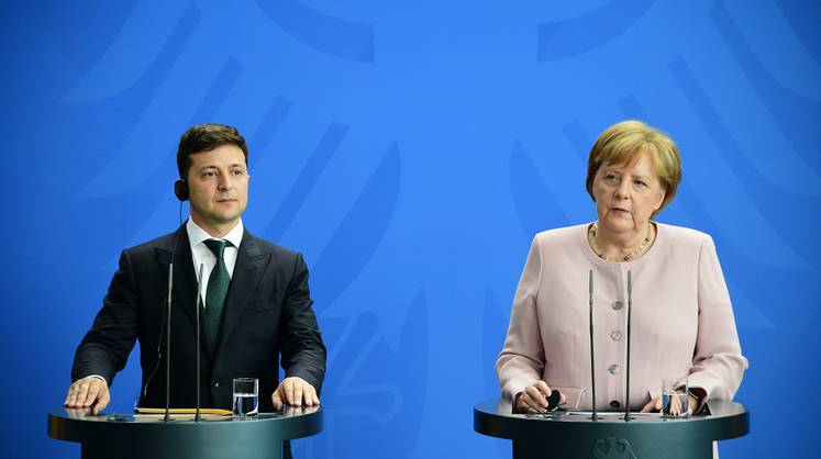 Зеленский и Меркель обсудили урегулирование в Донбассе