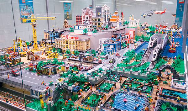 На стенде московского Музея Lego можно будет увидеть лего-город с движущимися объектами 74-03.jpg «БЕДУШ & МАРЕННИКОВА»