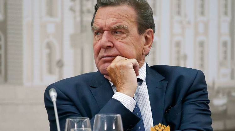 Экс-канцлер Германии Шредер обратился с письмом к Медведеву из-за качества нефти из России