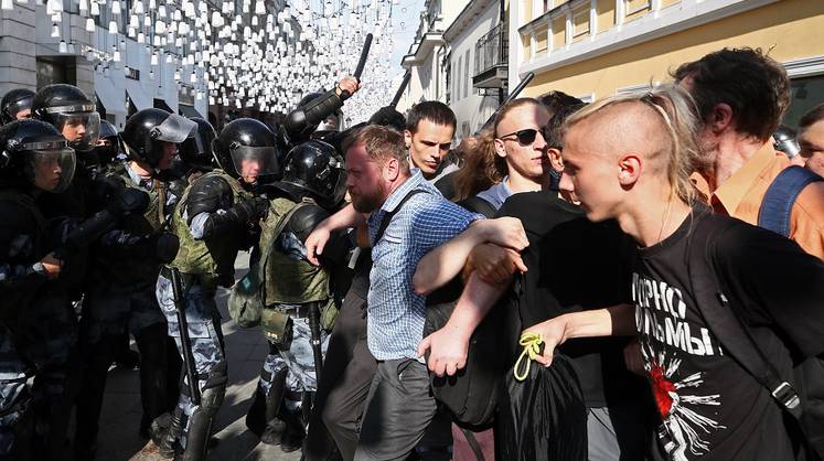 В Общественной палате рассказали, кто спровоцировал протесты оппозиции в Москве