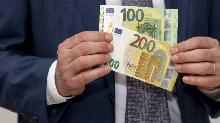 От евро ждут паритета с долларом