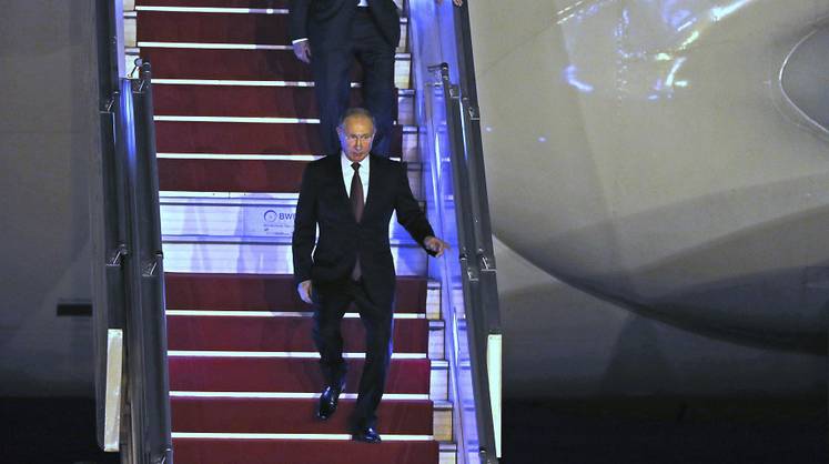 Путин прилетел в Махачкалу