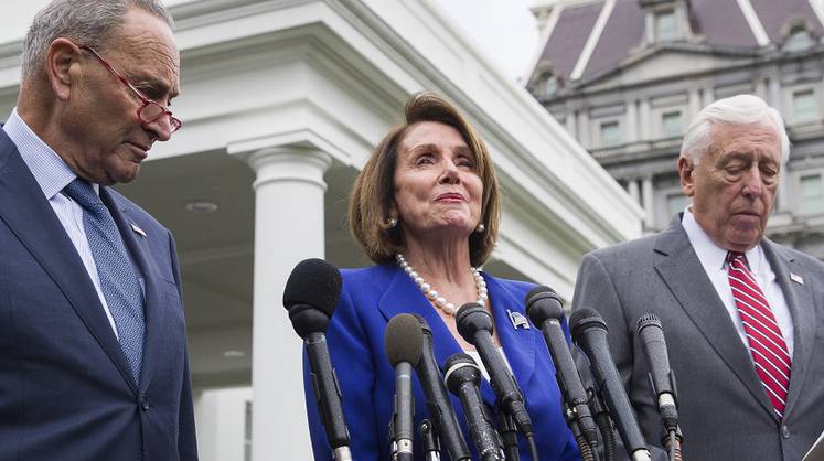 Встреча Трампа с демократами закончилась скандалом