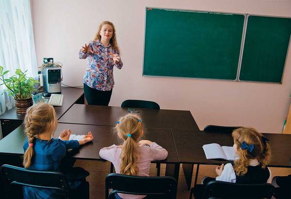 В прошлом году Анна открыла второе направление «Подфака» — «Лицей». Вместе со своими преподавателями она занимается с детьми, которые находятся на домашнем обучении 050_rusrep_20-1.jpg Алена Кочеткова специально для "РР"