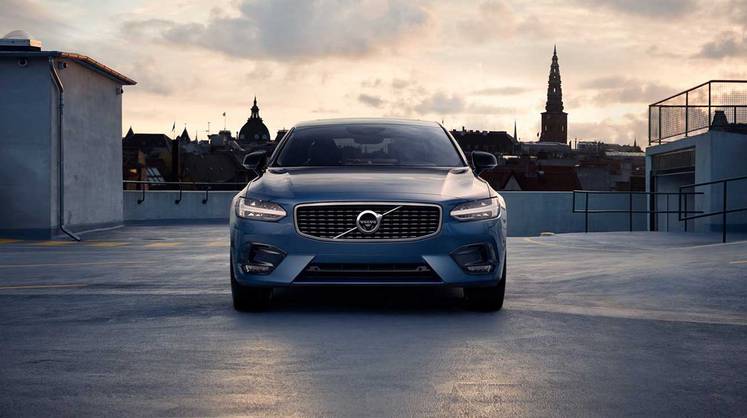 Бизнес-седан Volvo S90 теперь доступен по программе подписки Volvo Car Drive