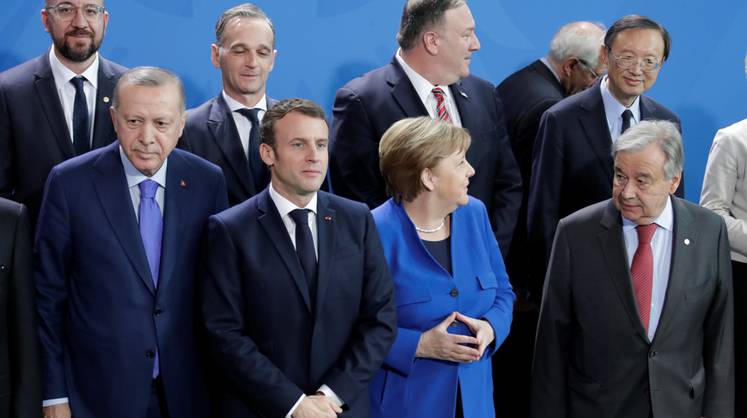 Меркель «потеряла» Путина на церемонии фотографирования