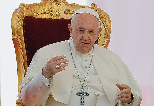 ANDREW MEDICHINI/AP/TASS Папа римский Франциск выступает за то, что он назвал алгоритм-этикой
