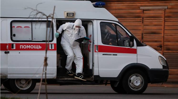 Кривая заболеваемости COVID-19 в России слабо пошла вниз