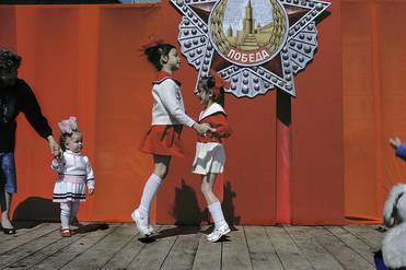 © Гарри Груйер/ Magnum Photos Празднование Дня Победы. Москва, СССР, 1989