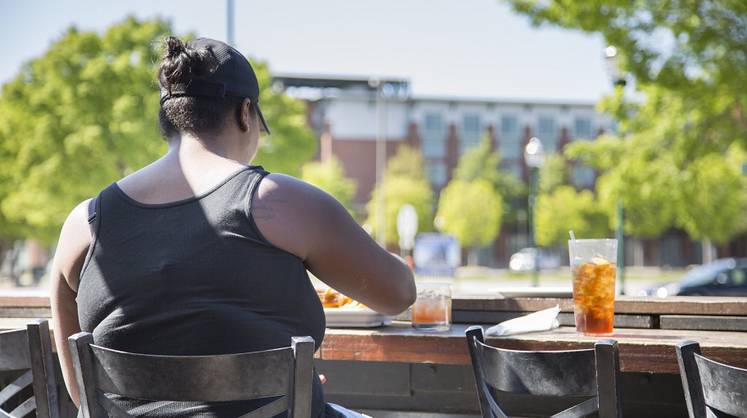 Медики бьют тревогу: названа доля россиян с лишним весом