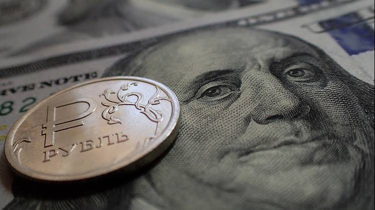 Курс доллара: обвал рубля объяснили внутренним фактором