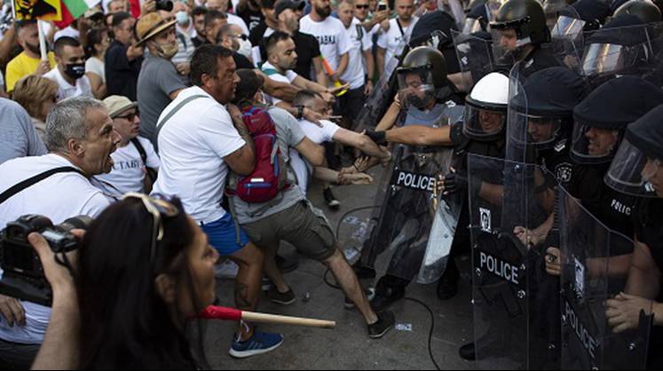 В Софии произошли новые столкновения между демонстрантами и полицией
