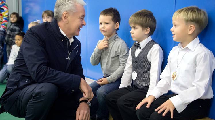 Собянин отправляет московские школы на каникулы