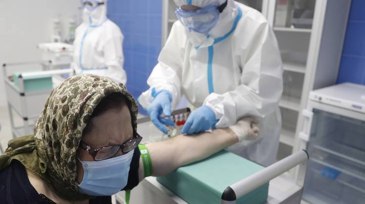 Минздрав разрешил протестировать вакцину «Спутник V» на россиянах старше 60 лет