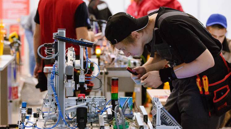 По миллиону в рабочие руки