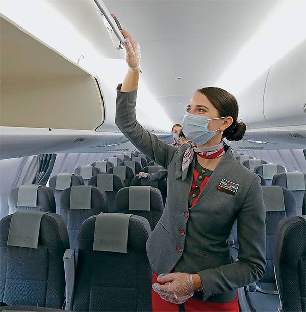 ДОНАТ СОРОКИН/ТАСС По данным IATA, шанс заразиться коронавирусом в самолете составляет 1:27 000 000