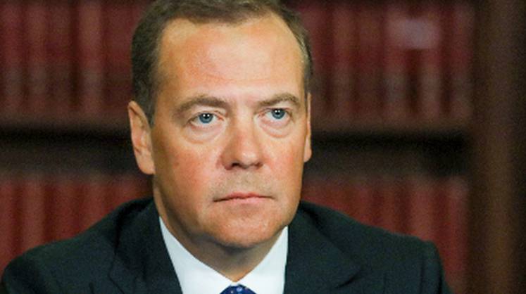 Медведев призвал ускорить вакцинацию населения от коронавируса