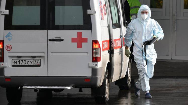 За сутки в России коронавирус выявили у 121 228 человек