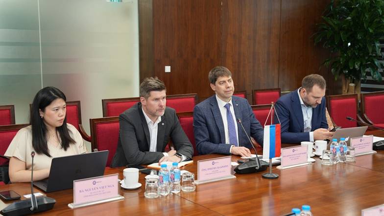 сайт журнала «Энергетика Вьетнама» 