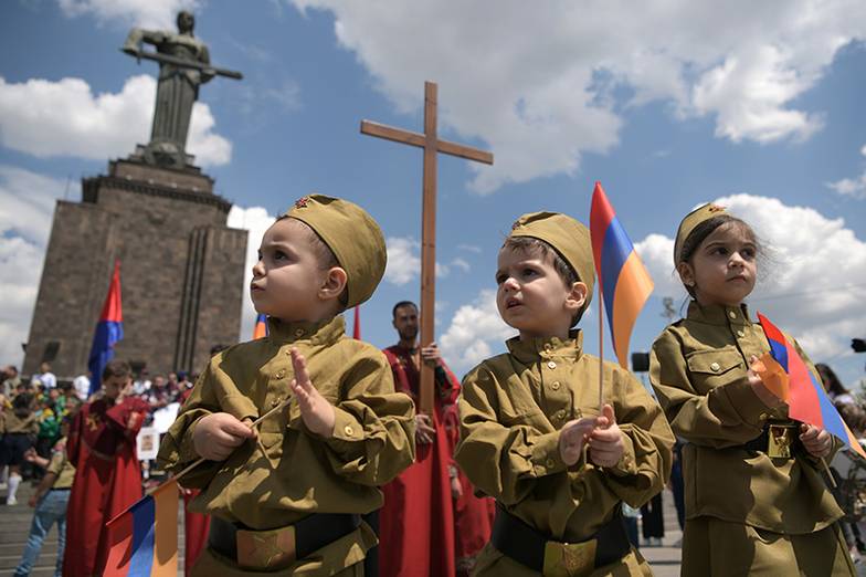 Александр Патрин / ТАСС Акция «Бессмертный полк» в Ереване